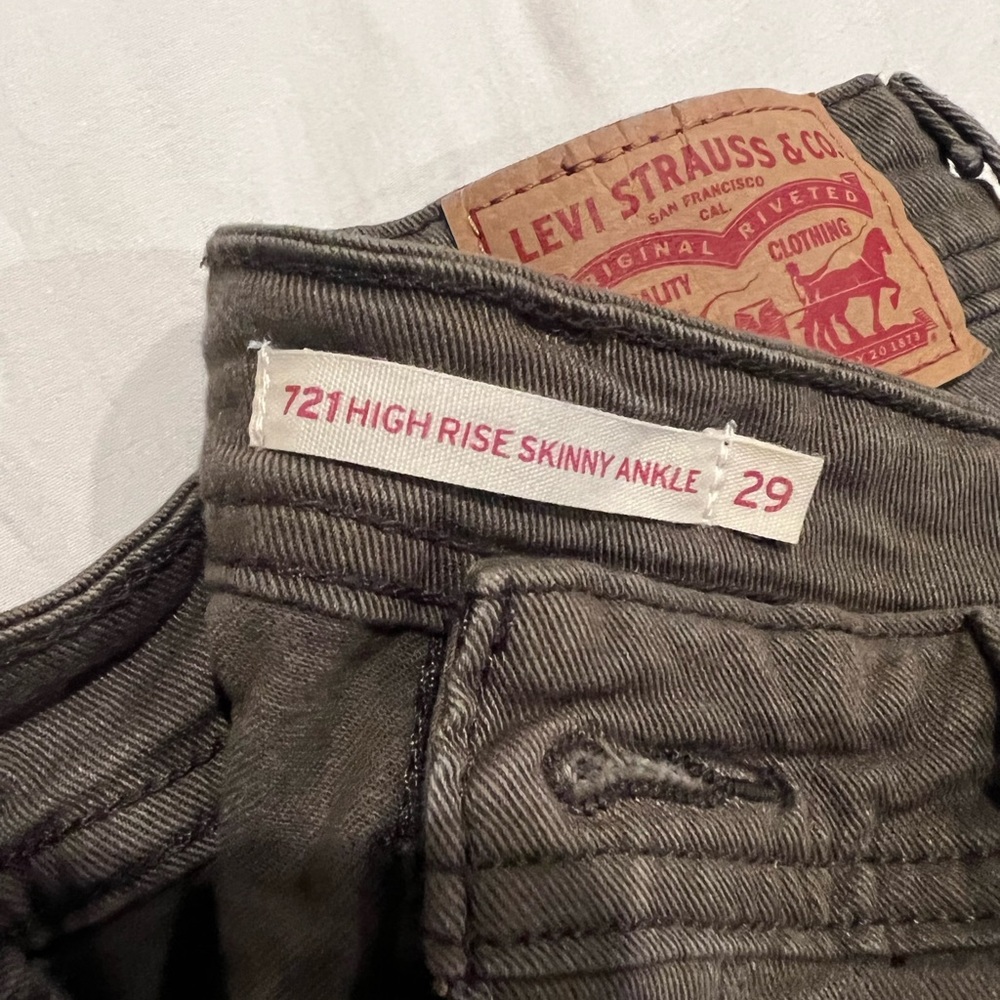Cargo army green levi pants! Super cute and hardly warn.